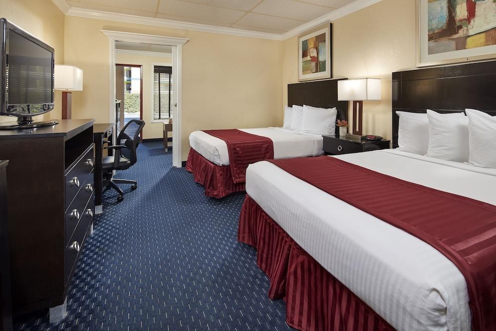 Capri Suites Anaheim photo 3