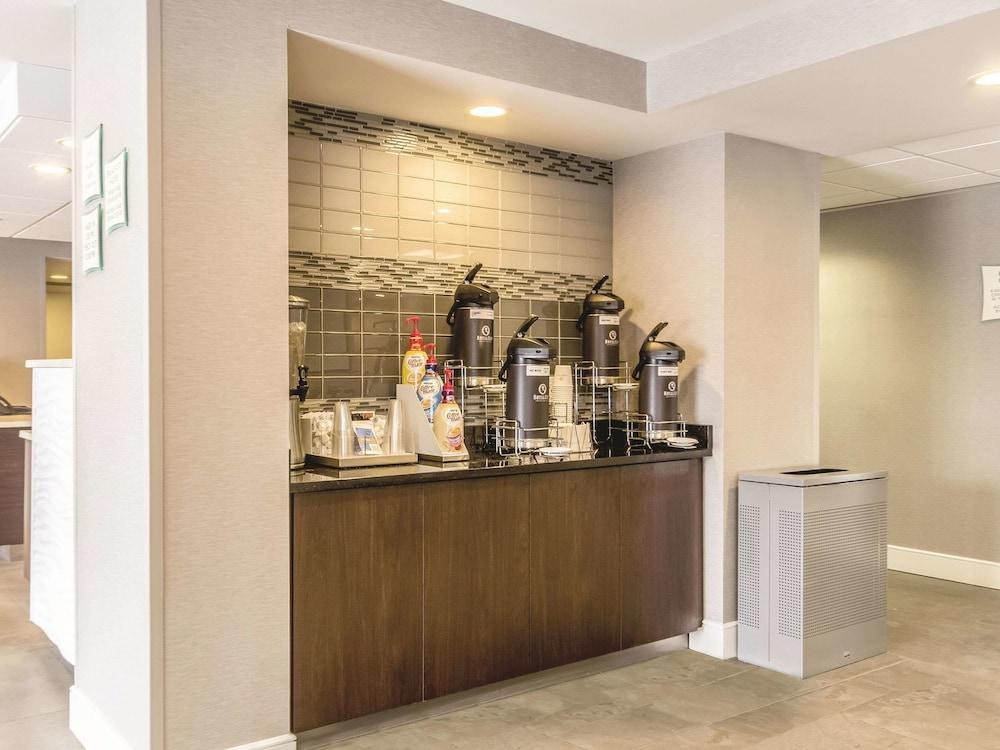 LA QUINTA INN CLEVELAND AIRPORT photo 3