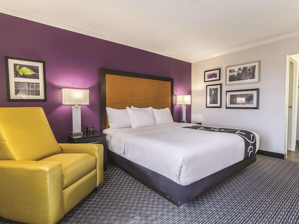 LA QUINTA INN CLEVELAND AIRPORT photo 4