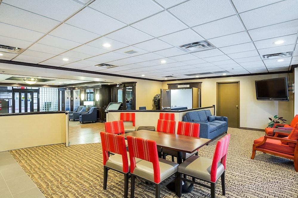 COMFORT INN DOWNTOWN CLEVELAND photo 2