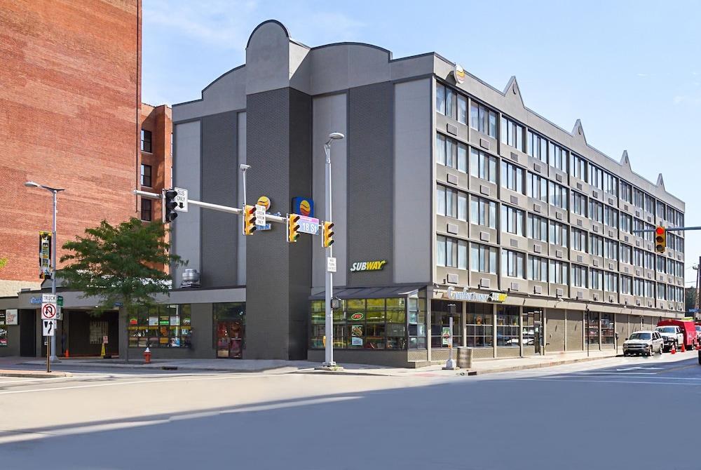 COMFORT INN DOWNTOWN CLEVELAND photo 3