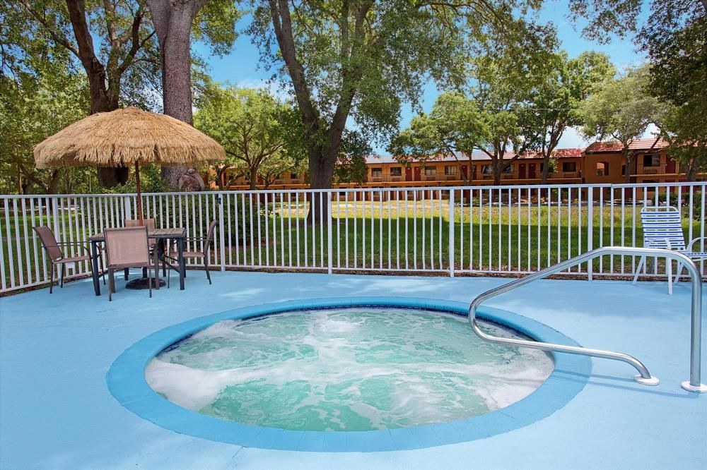 TRAVELODGE SUITES BY WYNDHAM KISSIMMEE ORANGE photo 1