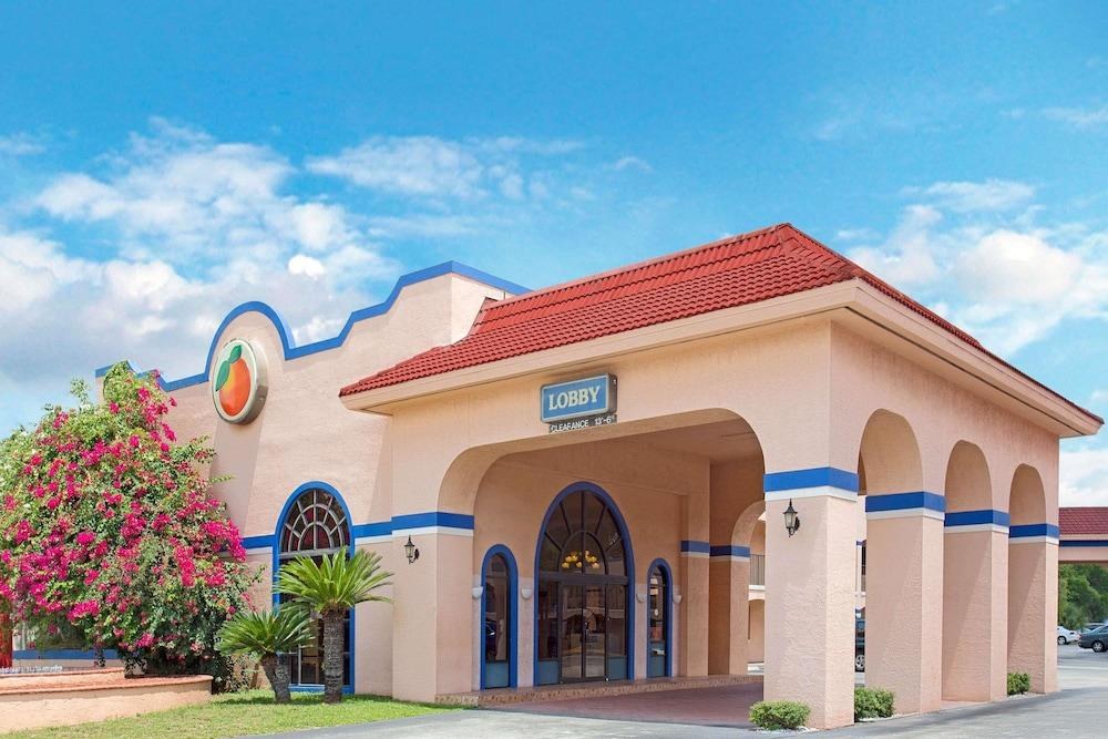 TRAVELODGE SUITES BY WYNDHAM KISSIMMEE ORANGE photo 3