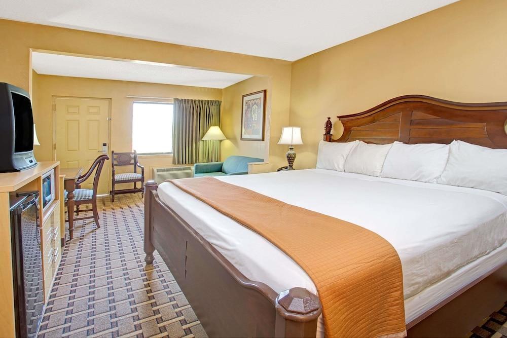 TRAVELODGE SUITES BY WYNDHAM KISSIMMEE ORANGE photo 4