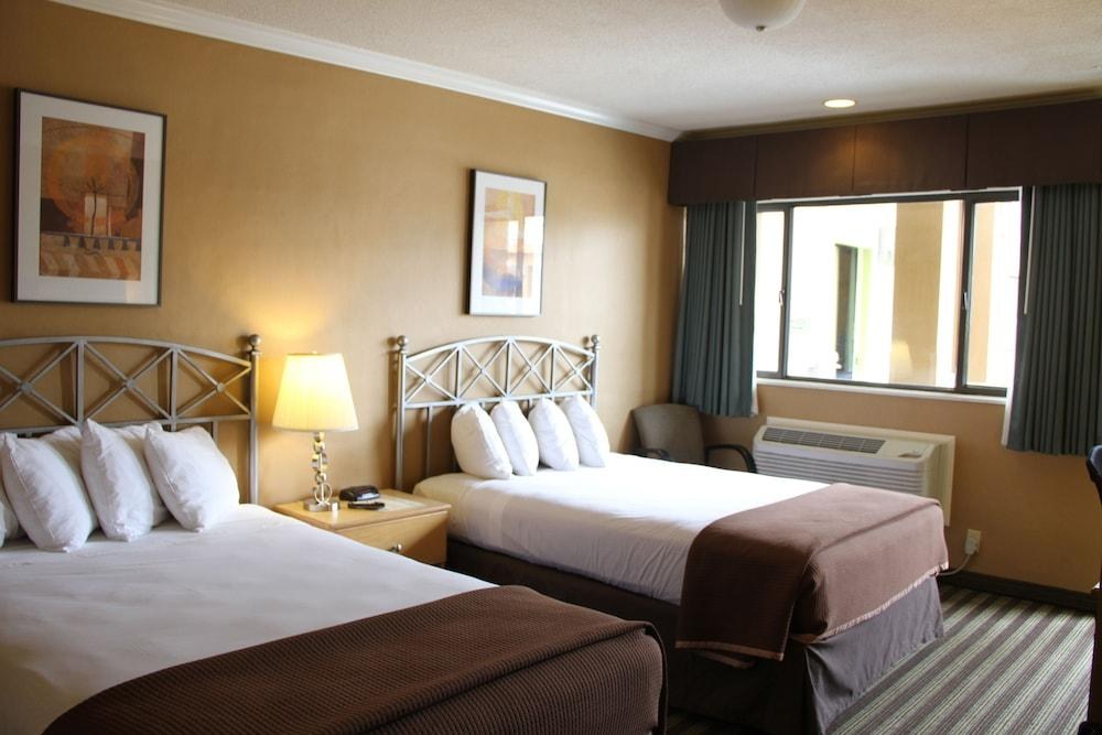 CIVIC CENTER MOTOR INN photo 2