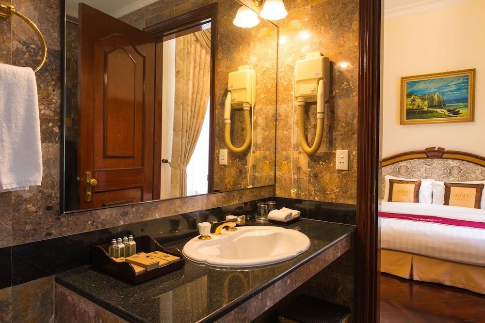 GRAND HOTEL SAIGON photo 2