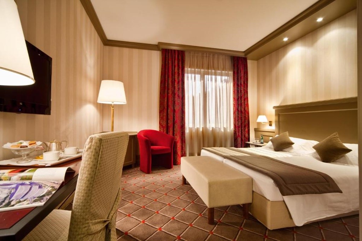 DE LA PAIX HOTEL