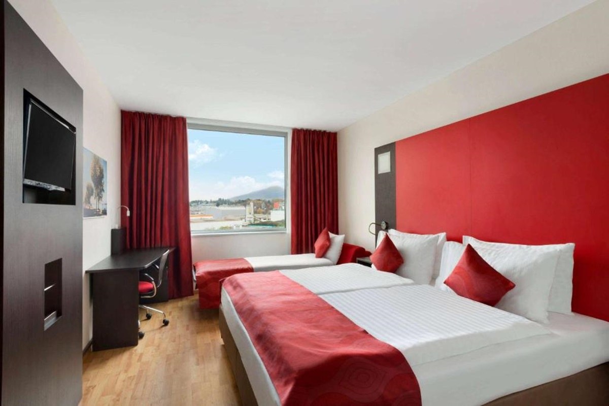 Ramada Encore by Wyndham Geneva photo 3