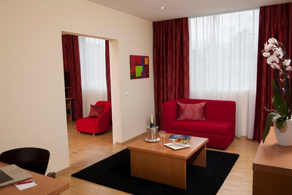 Ramada Encore by Wyndham Geneva photo 4