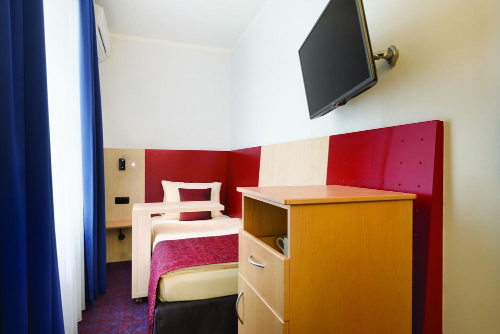 Ramada by Wyndham Frankfurt Central Station photo 1