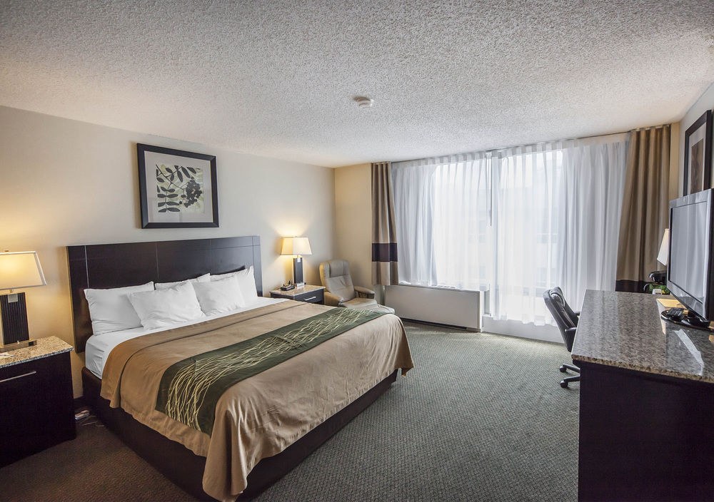 COMFORT INN & SUITES EDMONTON
