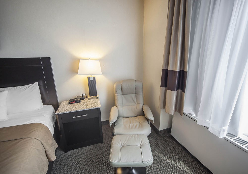 COMFORT INN & SUITES EDMONTON photo 1