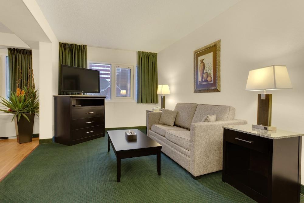 COMFORT INN & SUITES EDMONTON photo 4