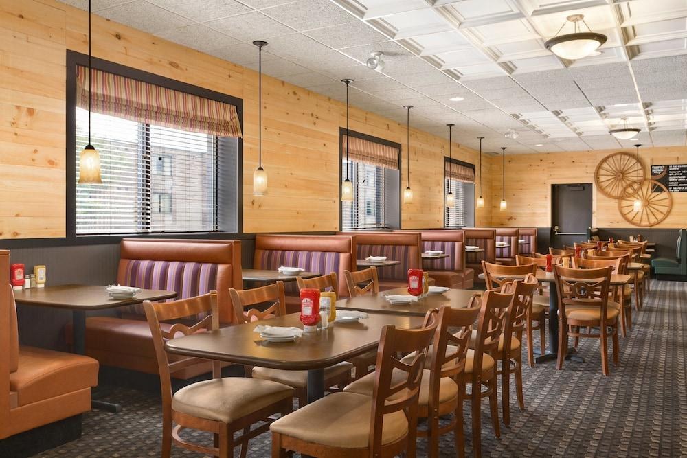 DAYS INN - FALLSVIEW photo 2