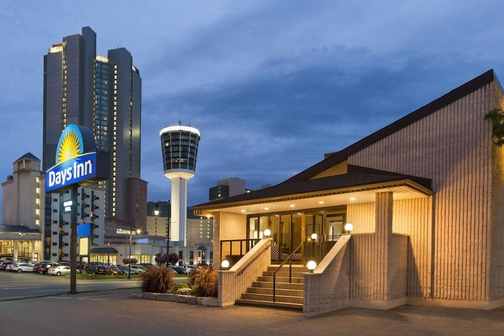 DAYS INN - FALLSVIEW photo 3