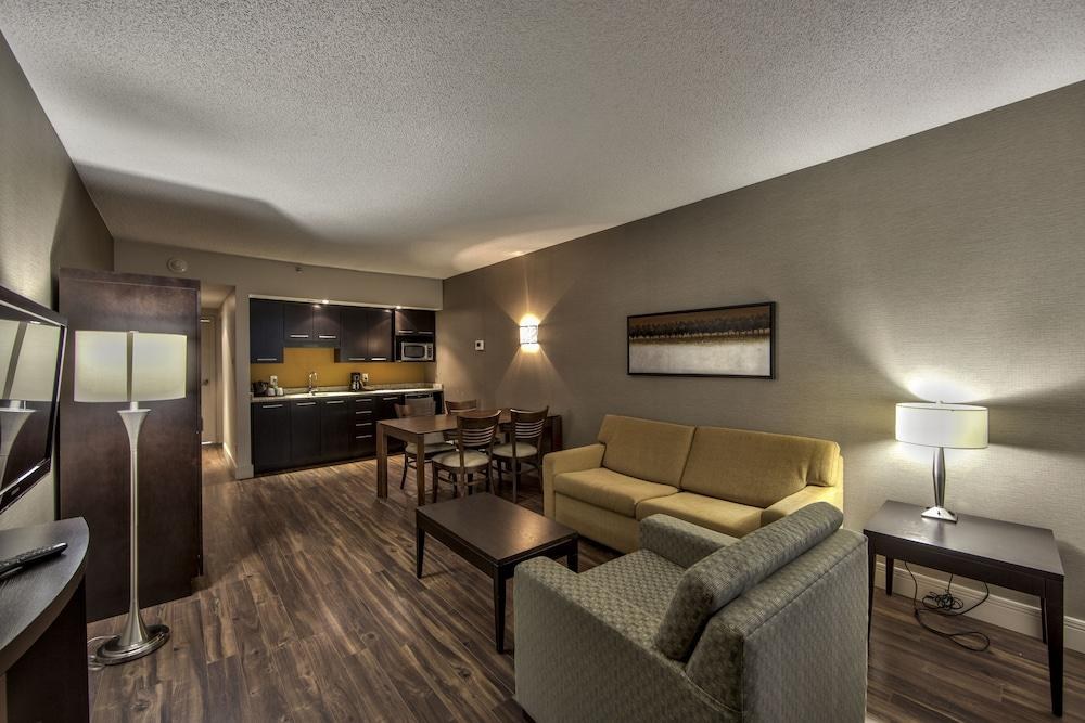 HOLIDAY INN MONTREAL AIRPORT photo 3