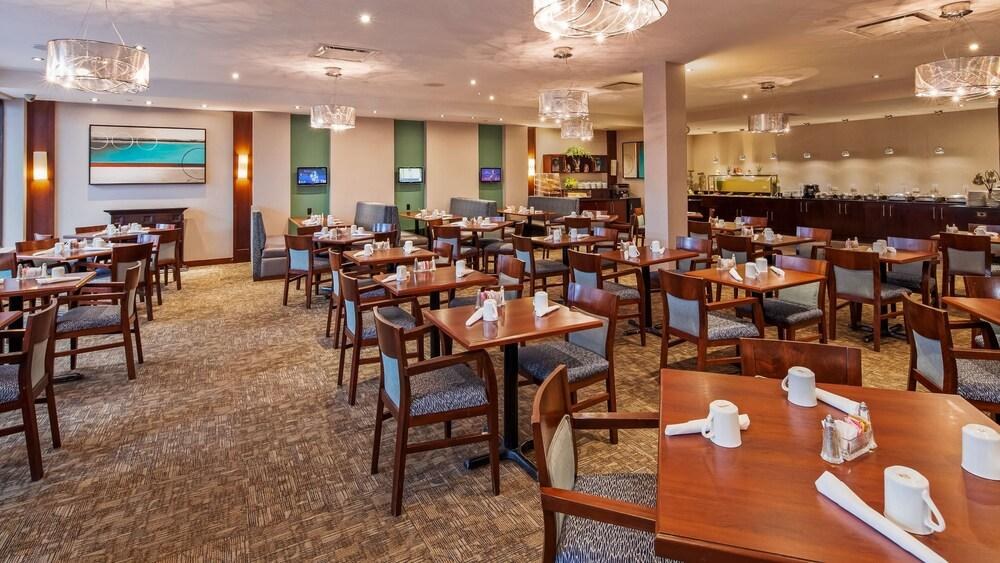 HOLIDAY INN MONTREAL AIRPORT photo 4
