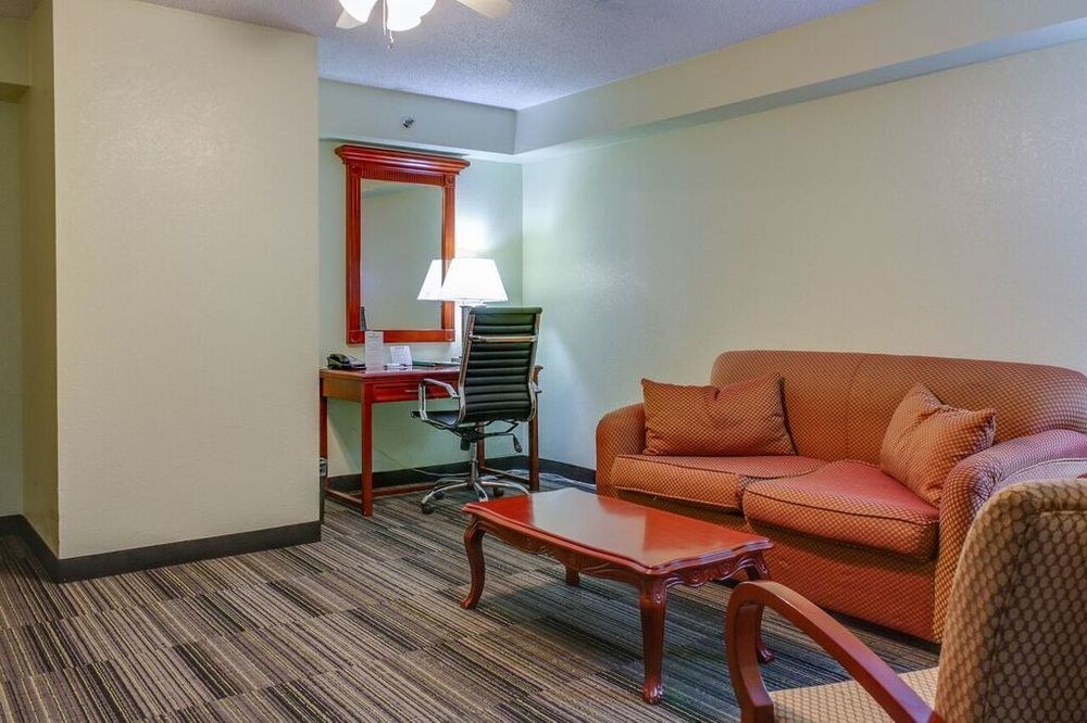 ALEXIS INN & SUITES photo 1