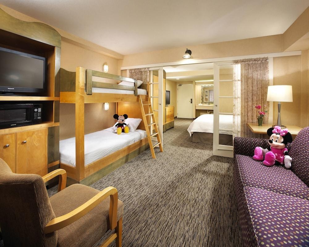 ANAHEIM PORTOFINO INN SUITES photo 2