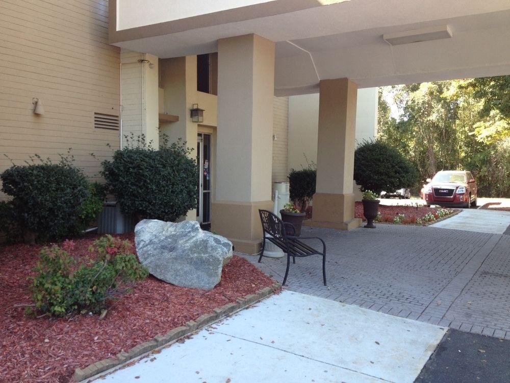 BAYMONT INN & SUITES AIRPORT photo 1