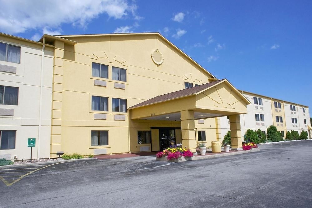 LA QUINTA INN MILWAUKEE GLENDALE HAMPTON AVENUE