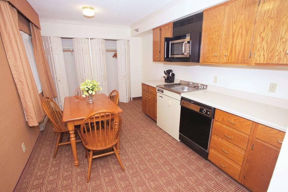 LA QUINTA INN MILWAUKEE GLENDALE HAMPTON AVENUE photo 2