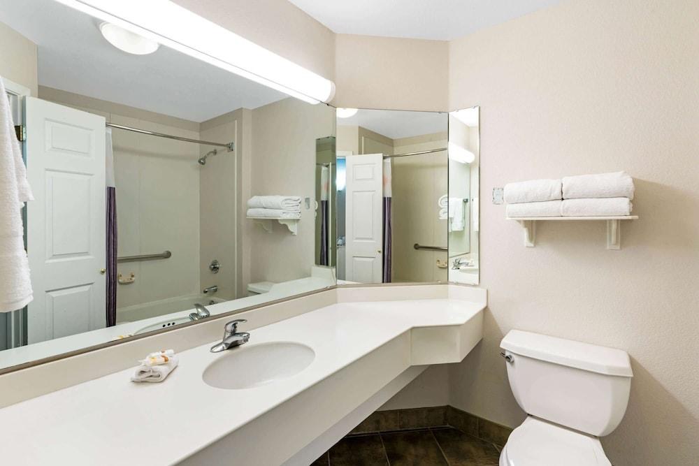 LA QUINTA PHOENIX MESA EAST photo 3