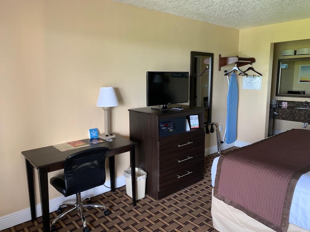 DAYS INN FORT LAUDERDALE AIRPORT NORTH photo 2