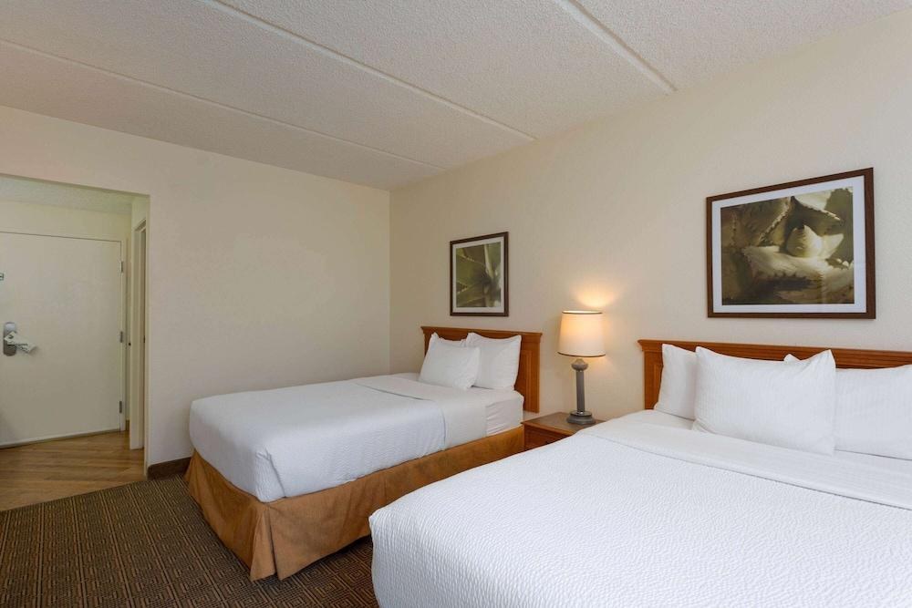 LA QUINTA INN & SUITES JACKSONVILLE MANDARIN photo 2