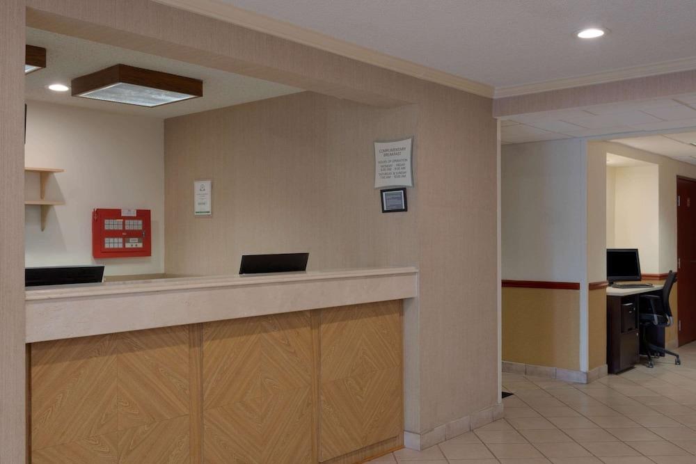 LA QUINTA INN & SUITES JACKSONVILLE MANDARIN photo 4