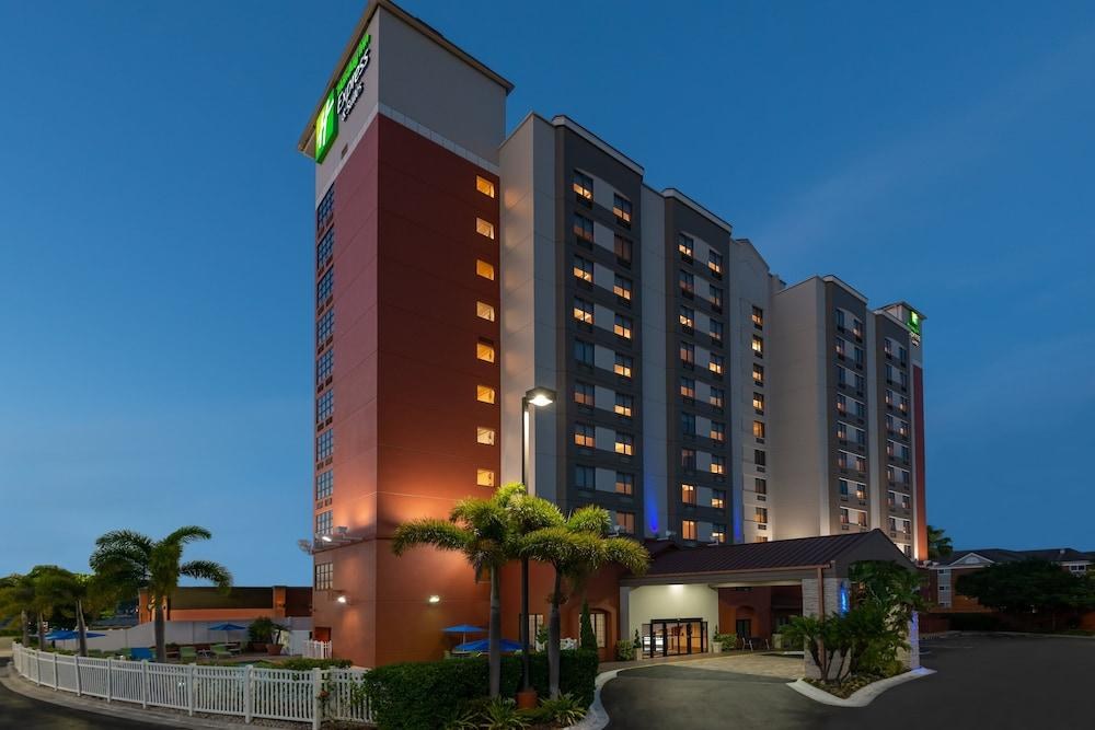 HOLIDAY INN EXPRESS UNIVERSAL STUDIOS photo 4