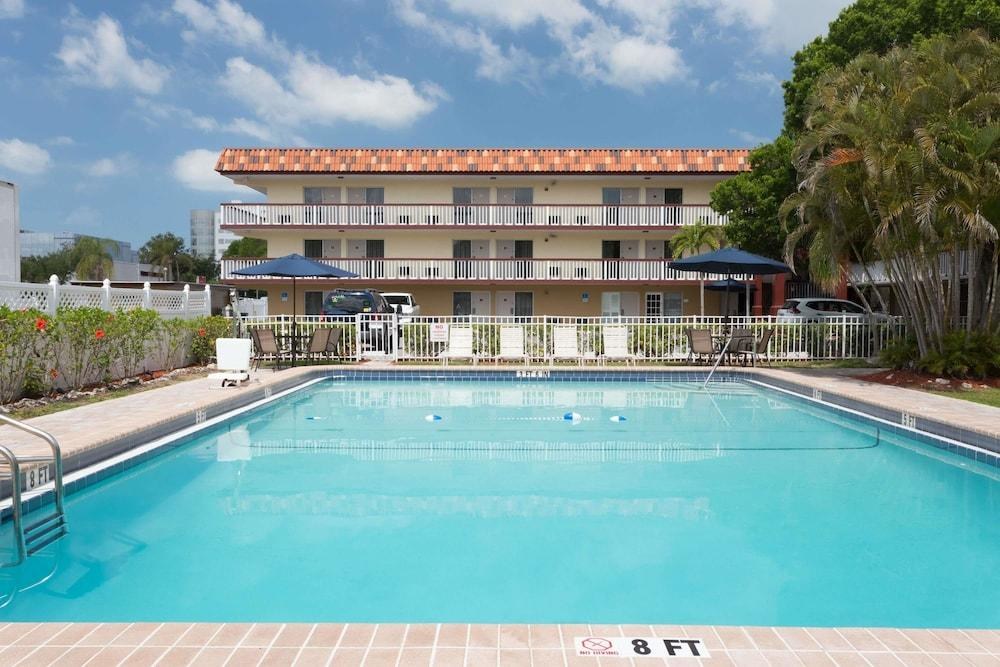 BAYMONT INN SARASOTA photo 2