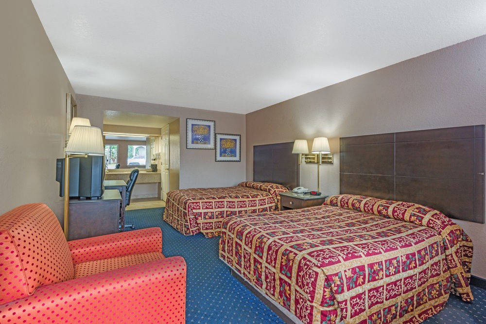 SUPER 8 BY WYNDHAM SAN ANTONIO DOWNTOWN / MUSEUM R photo 1