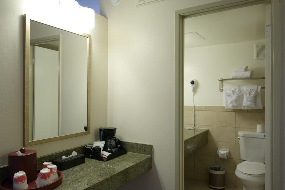 RAMADA BY WYNDHAM SACRAMENTO photo 4