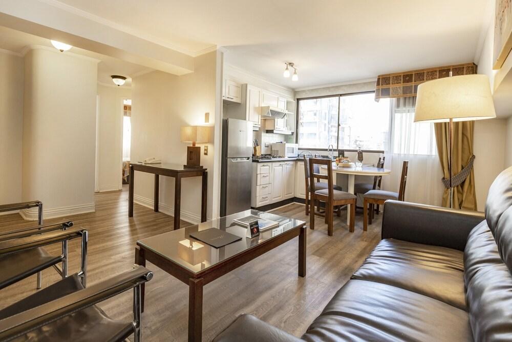 PARK PLAZA APARTMENTS photo 4