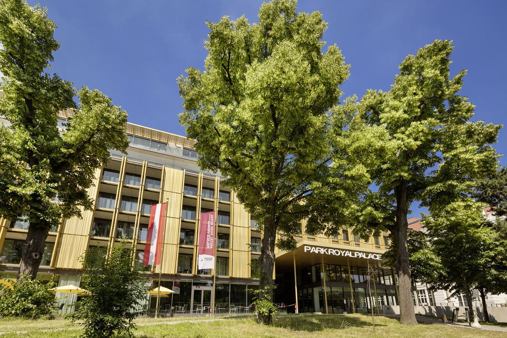 Doubletree by Hilton Vienna Schonbrunn photo 1