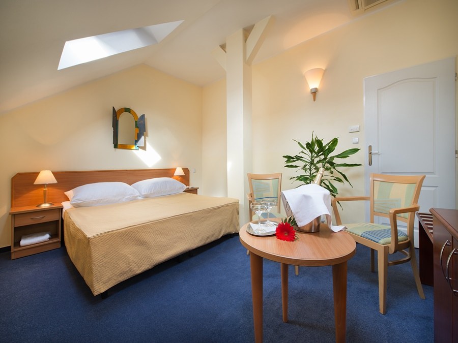 EA HOTEL TOSCA photo 2