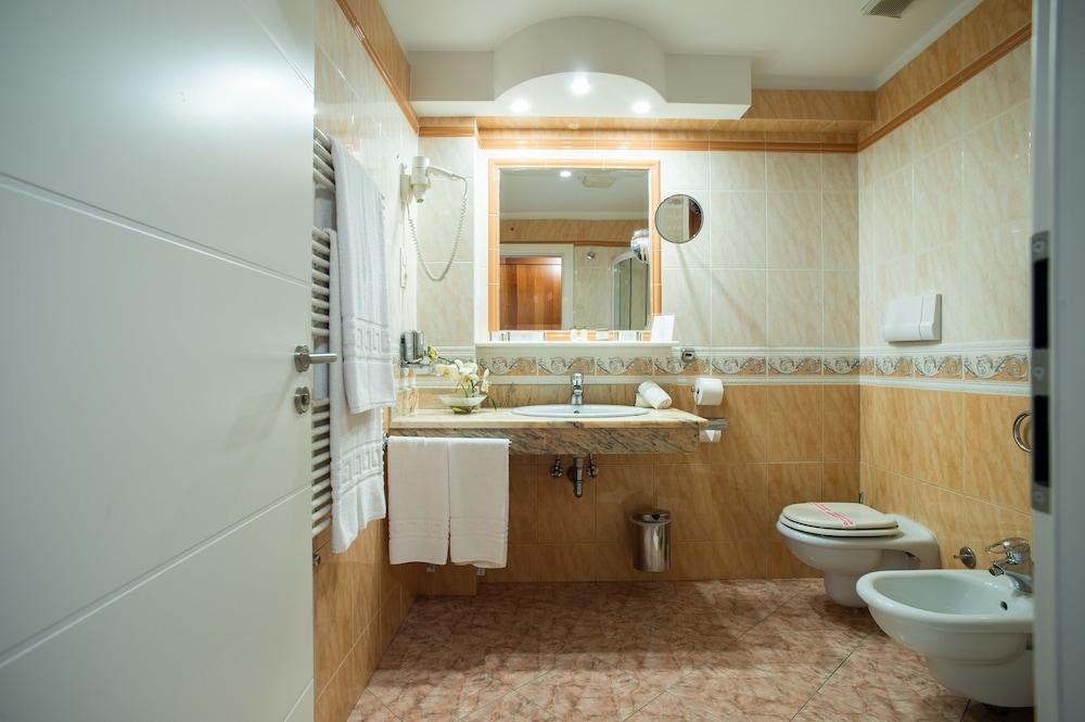 DIPLOMAT HOTEL AND SPA photo 4