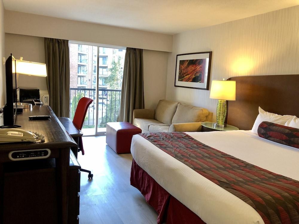 RAMADA INN VICTORIA photo 2