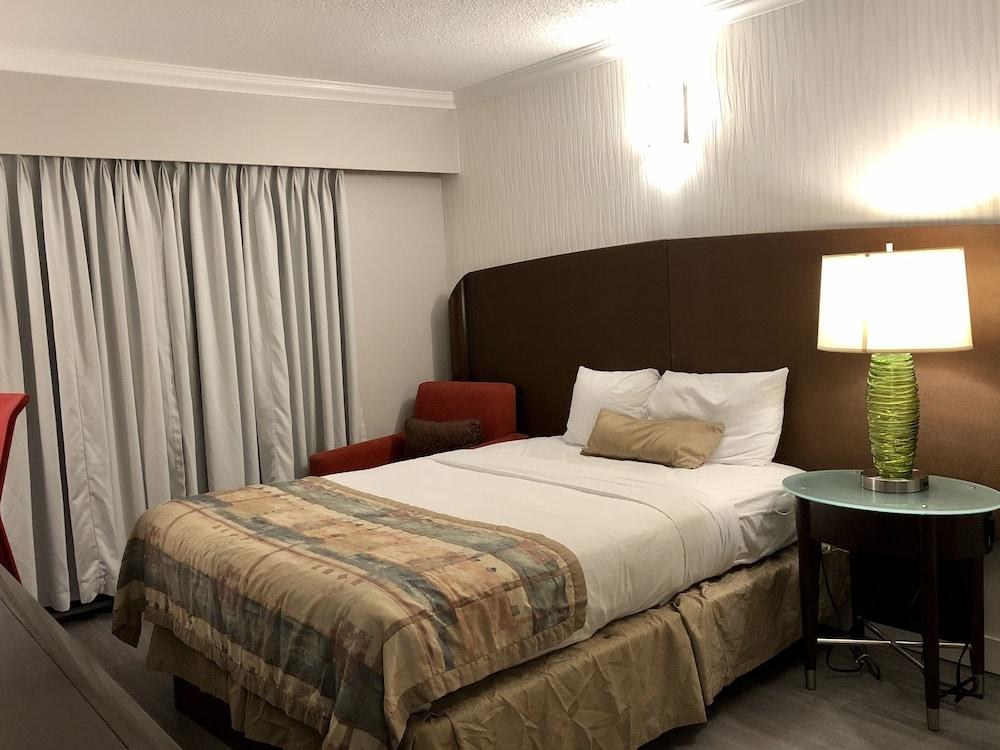 RAMADA INN VICTORIA photo 3