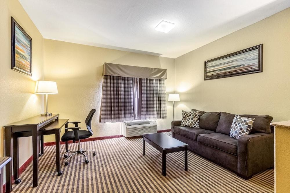 QUALITY SUITES NORTH photo 4