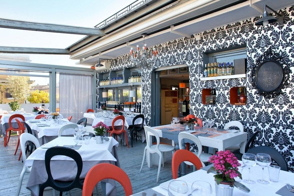 Orange Hotel photo 4