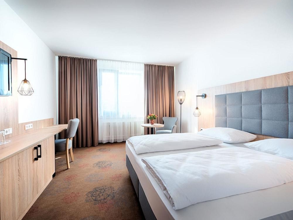 Plaza Hotel & Living Frankfurt photo 2