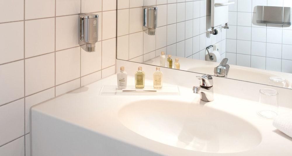 VICTOR'S RESIDENZ HOTEL TEGEL photo 4