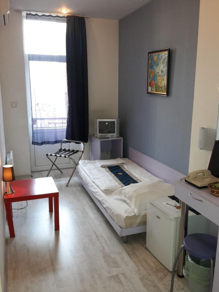 SCOTTYS BOUTIQUE HOTEL photo 2