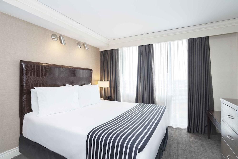 SANDMAN SIGNATURE HOTEL TORONTO AIRPORT photo 2