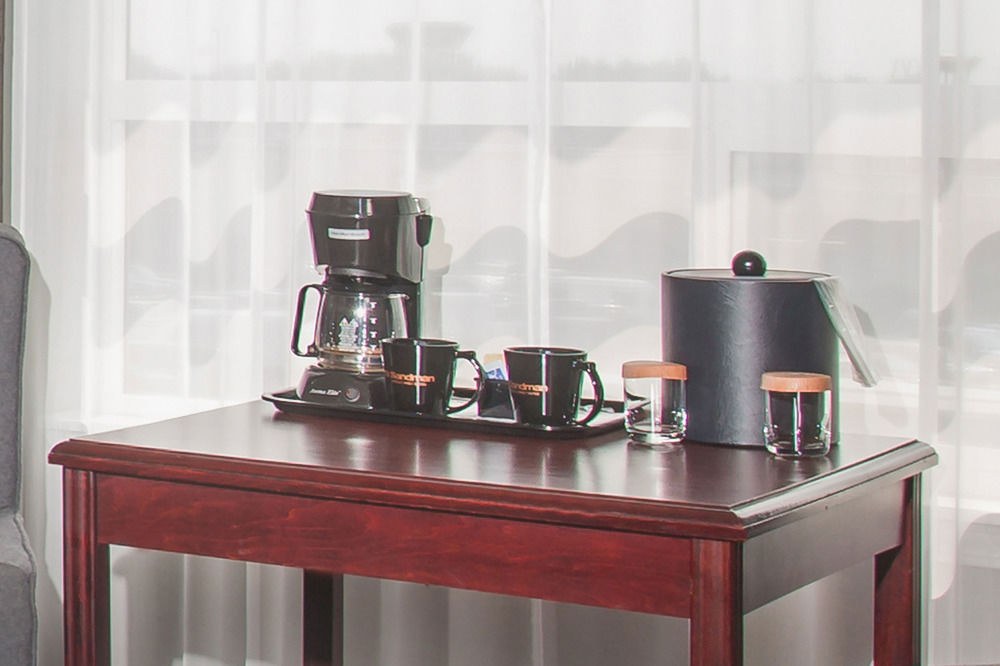 SANDMAN HOTEL & SUITES WINNIPEG AIRPORT