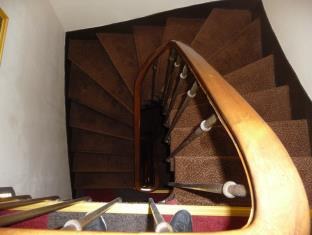 BUTTES CHAUMONT HOTEL photo 3