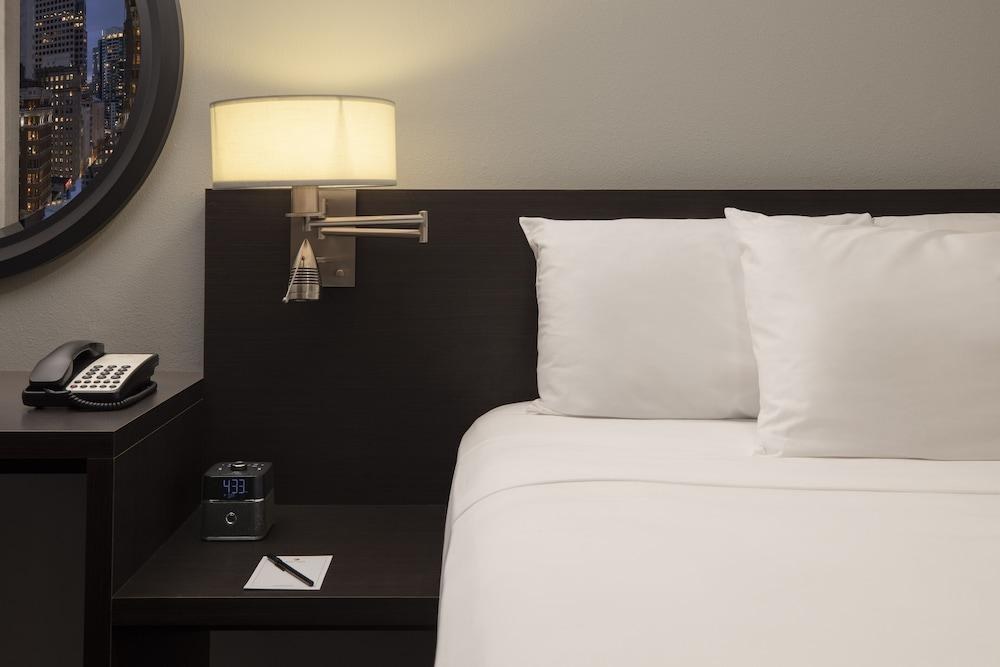 EXECUTIVE HOTEL PACIFIC photo 2