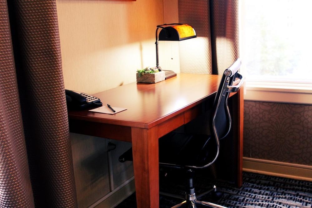 EXECUTIVE HOTEL PACIFIC photo 4